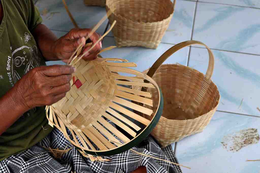 Kerajinan Anyaman Bambu
